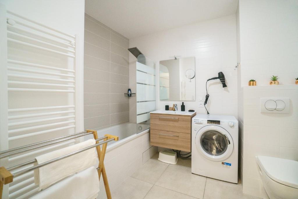 Royal Park lake view apartment photo 4