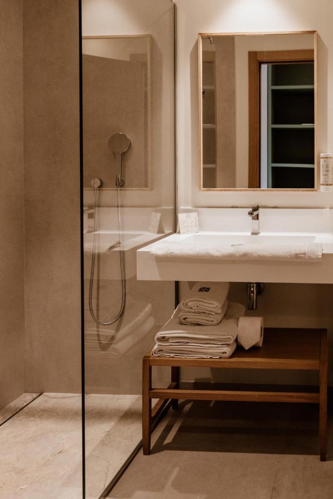 Hotel Estepona Plaza - Tap to explore photos