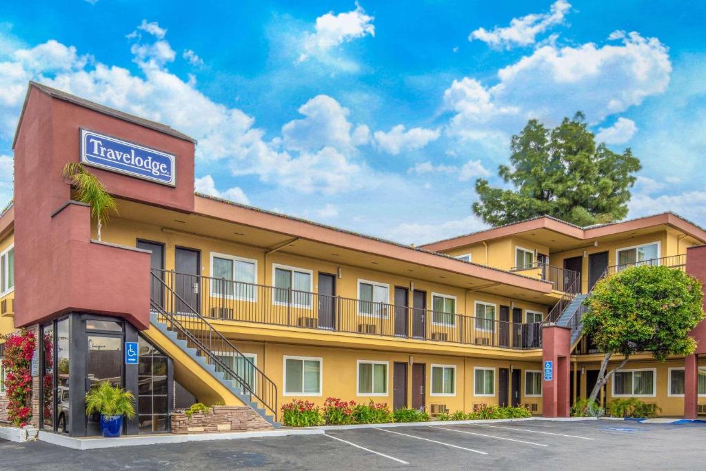 Travelodge by Wyndham Burbank-Glendale image