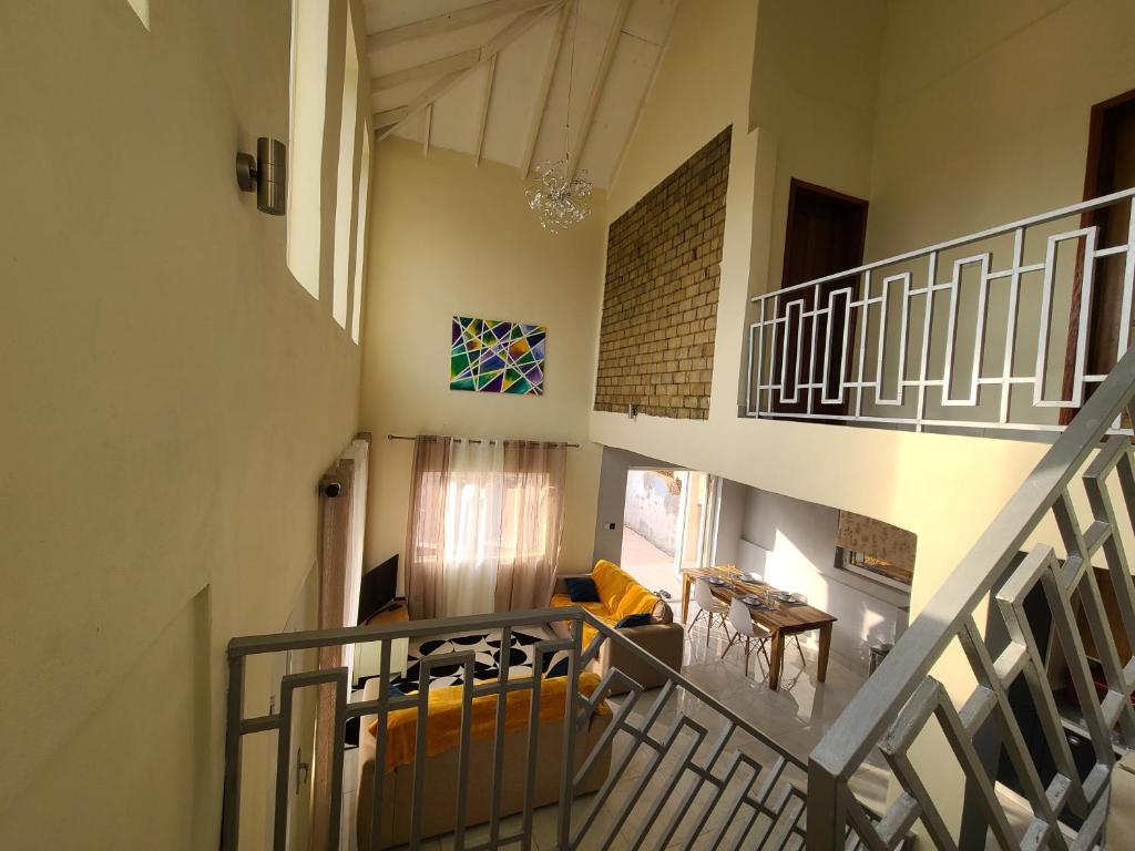 Remarkable 3-Bed House in Freetown photo 1