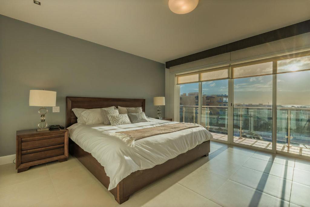 Modern, Stylish And Great Views Apt In Oceania
