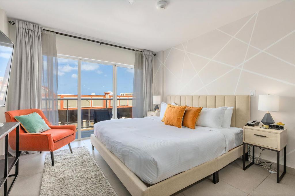 New Beautiful Aruban Studio Oceanfront