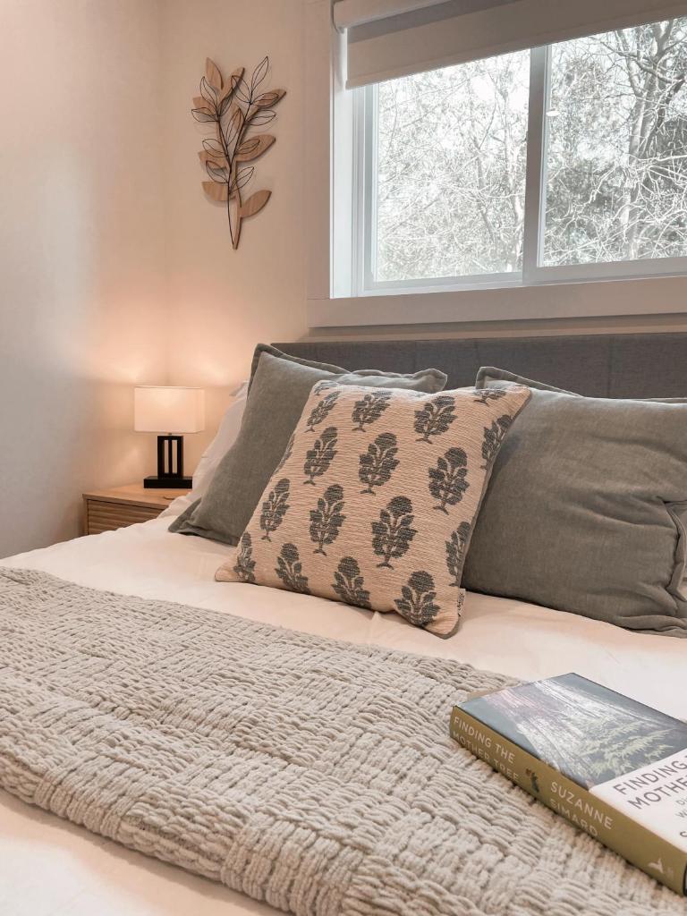 Elora’s Irvine River Suite photo 4