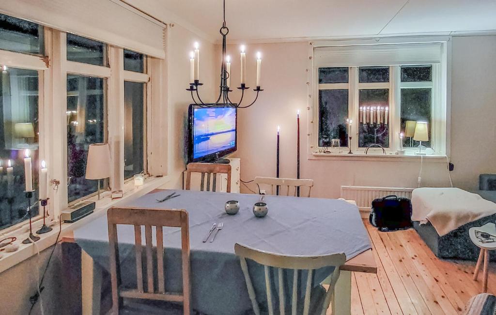 3 Bedroom Cozy Home In Slite photo 2