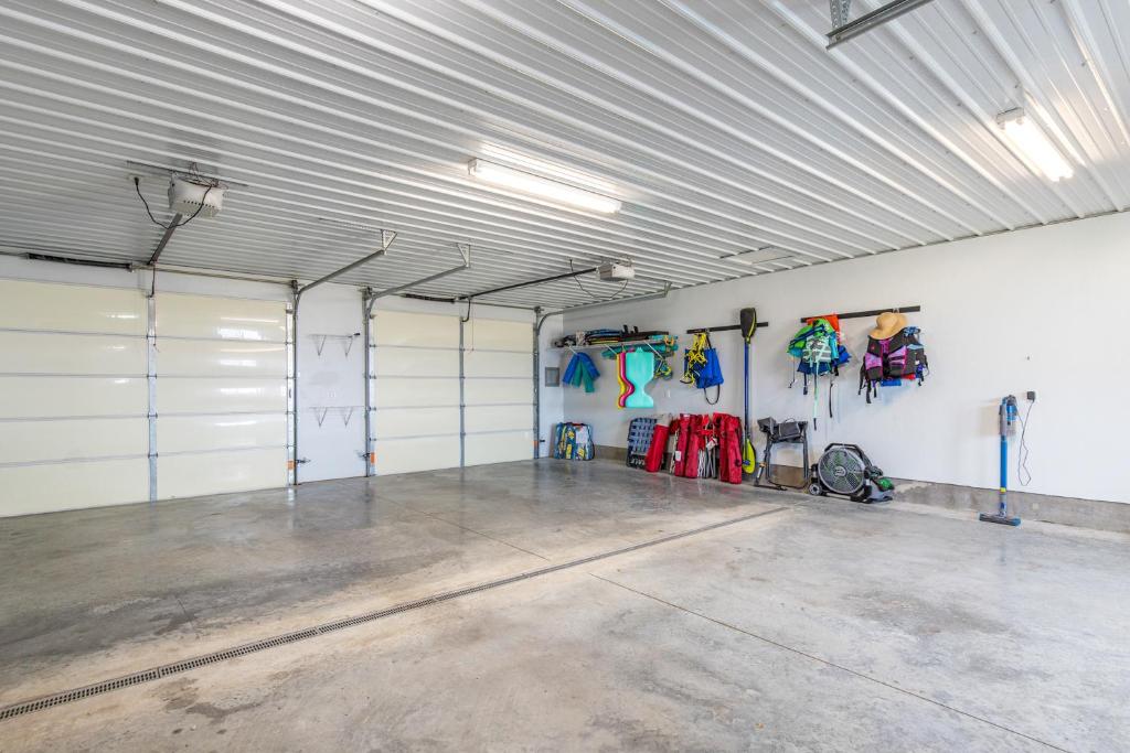 Lakeside Home w/ Private Dock & Covered Garage photo 4