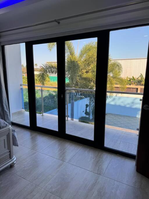 La Vega City home with pool photo 3