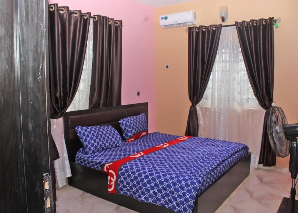 Vicaries Royal Hotel photo 2