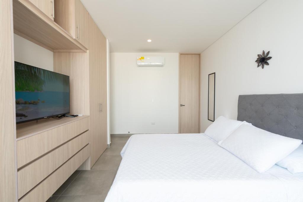 Beachside Bliss: Salguero Suites photo 3