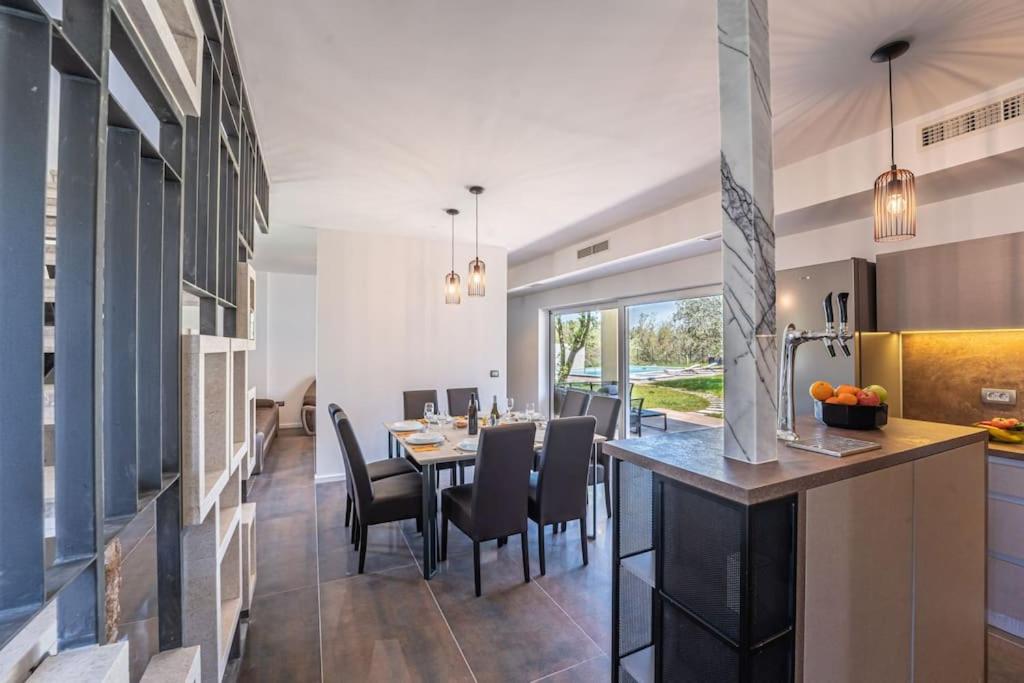 Villa Nonna Novigrad, modern with Pool and Sauna photo 2