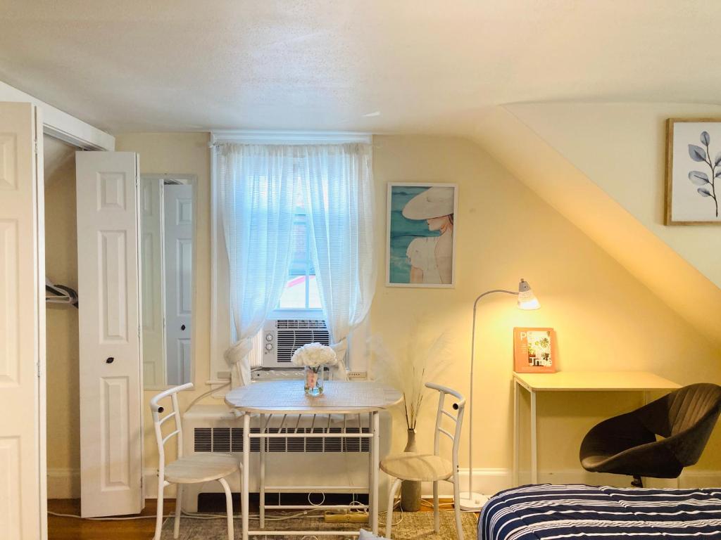 Private Bedroom with Furnished Everything in a House at Framingham center photo 1