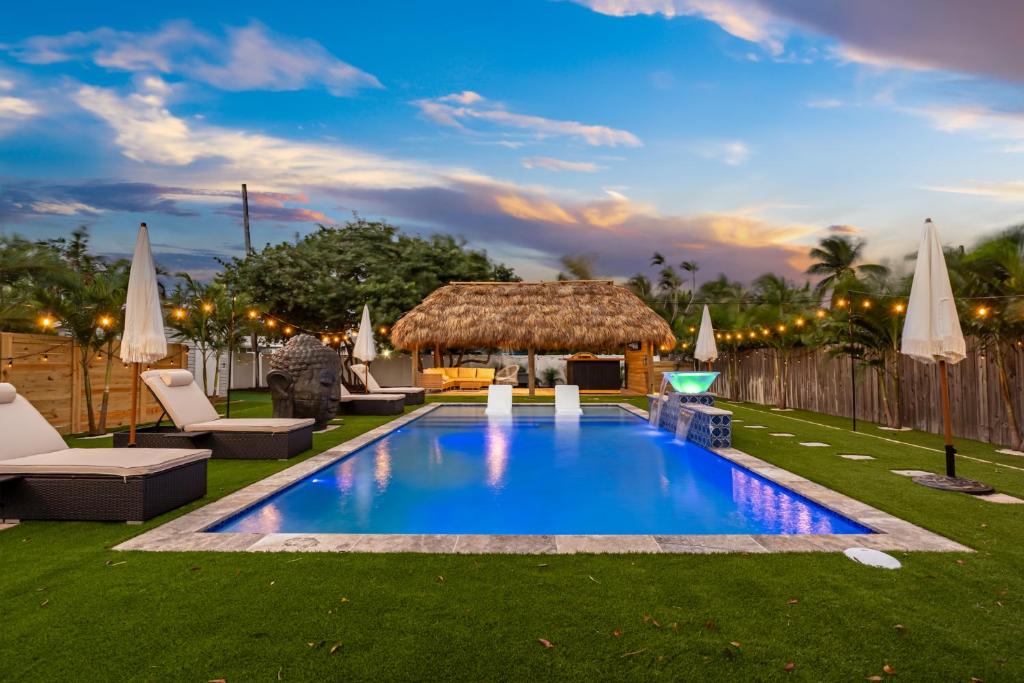 Bali Inspired home with Heated Pool, Sauna and Hot Tub! Close to Beach and Atlantic Ave photo 1