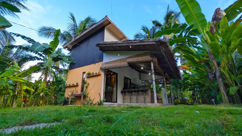 Tropical Haven with Dedicated Office Space in Siargao photo 2