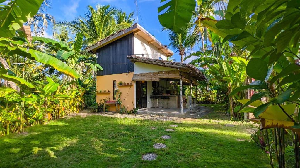 Tropical Haven with Dedicated Office Space in Siargao photo 1