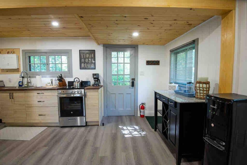 Aries Kabin- 2 Bedroom Fenelon Falls cottage photo 4