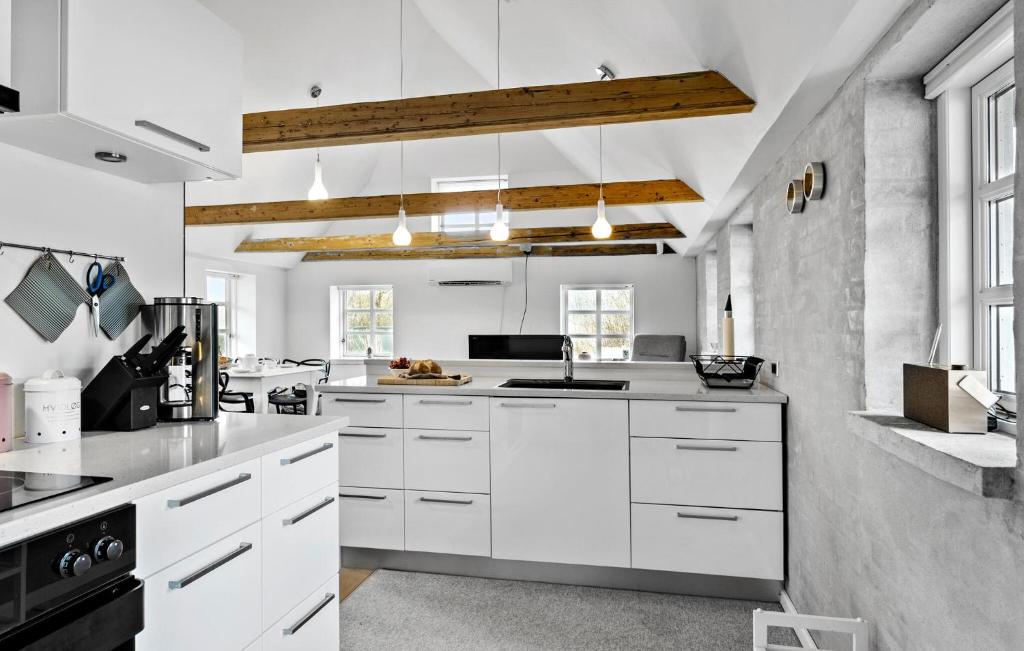 2 Bedroom Cozy Home In Haarby photo 4