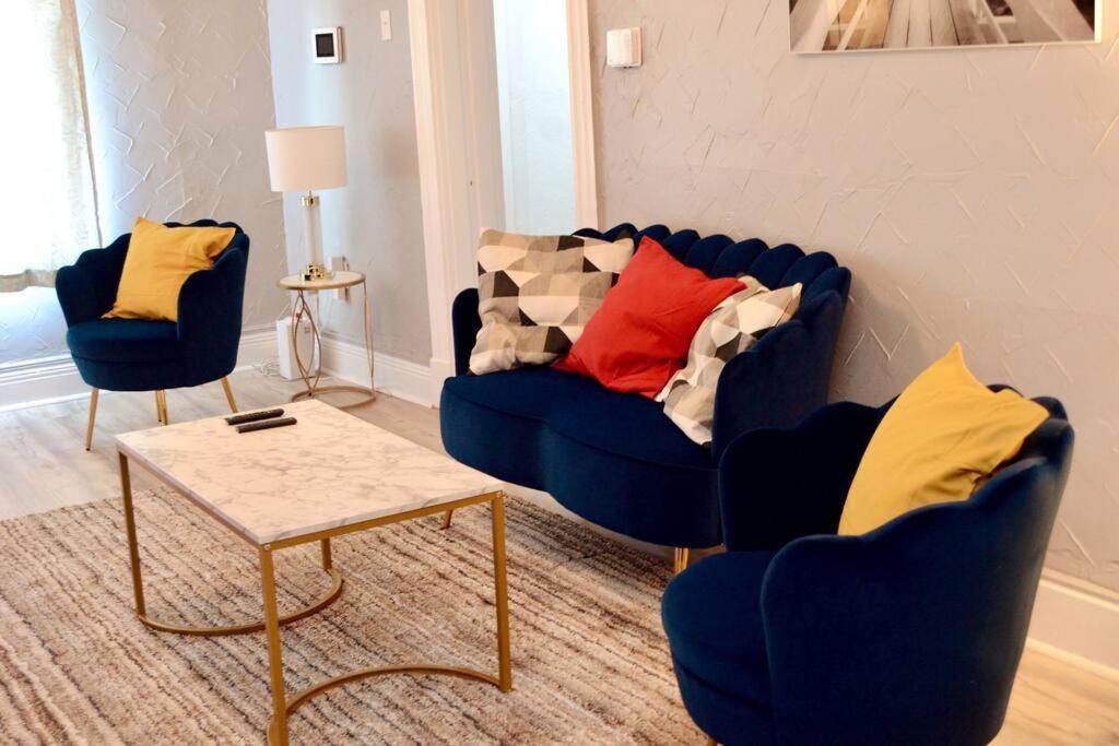Charming Pittsburgh Haven with Modern Amenities by Deity Villas image