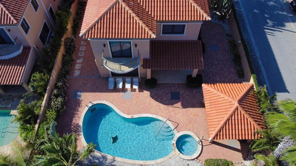 Splendid 3 bedroom house with beauttiful pool