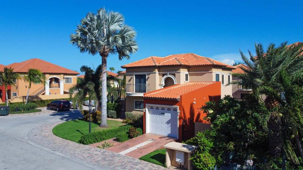 Splendid 3 bedroom house with beauttiful pool photo 3