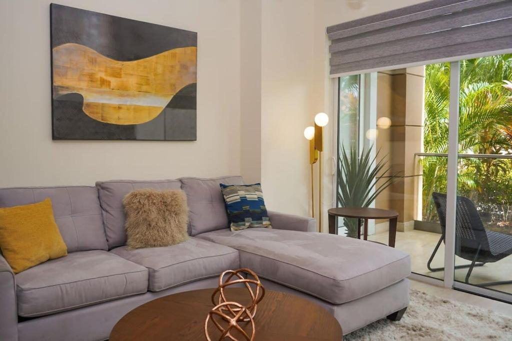 Modern apartment in levent in front of eagle beach photo 2