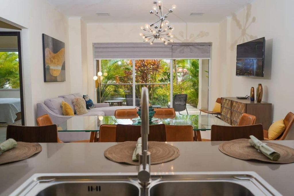 Modern apartment in levent in front of eagle beach photo 3