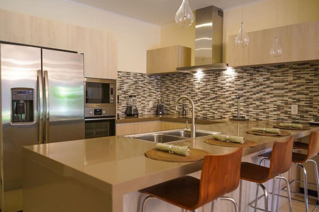 Modern apartment in levent in front of eagle beach photo 4