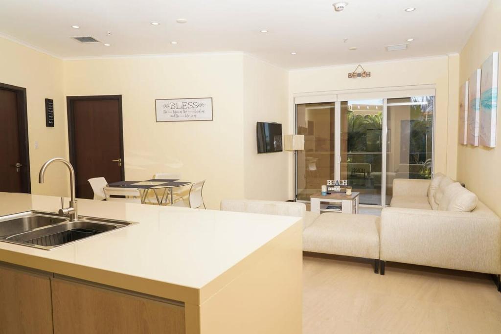 Beautiful apartment in eagle beach levent photo 2