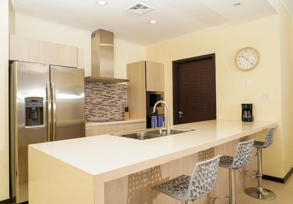 Beautiful apartment in eagle beach levent photo 3