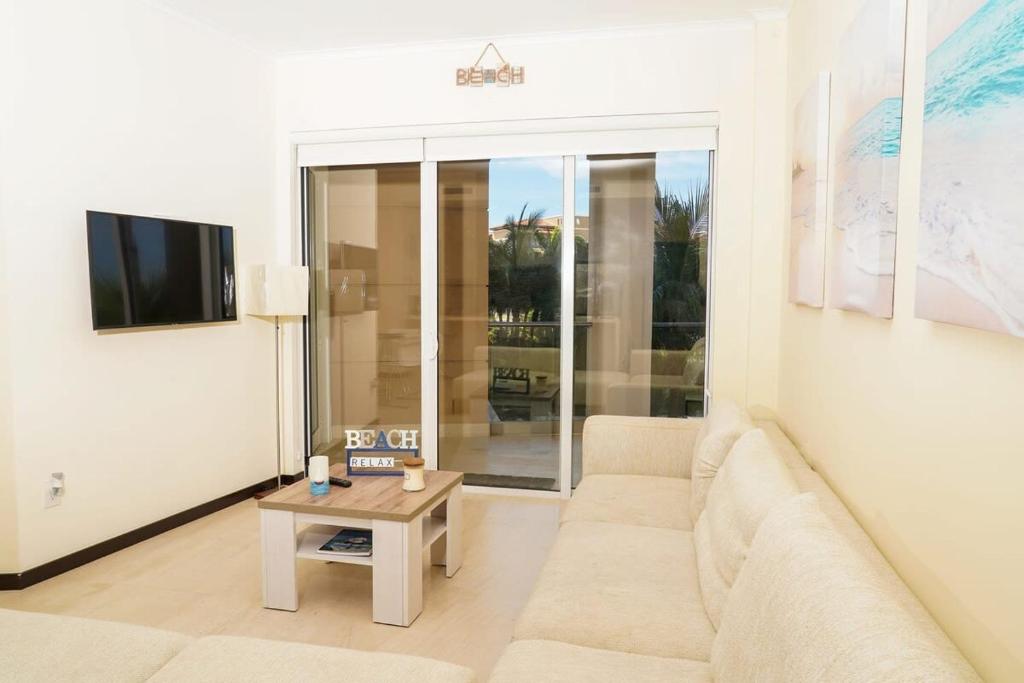 Beautiful apartment in eagle beach levent photo 4