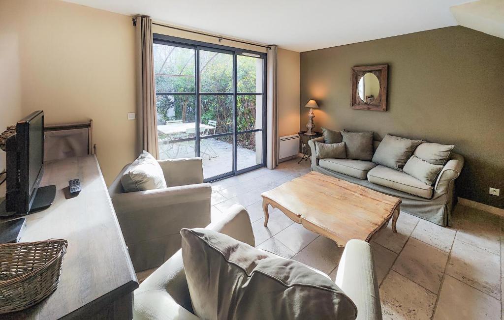 Gorgeous Home In Saint-laurent-de-la-cabrerisse With Kitchen photo 1