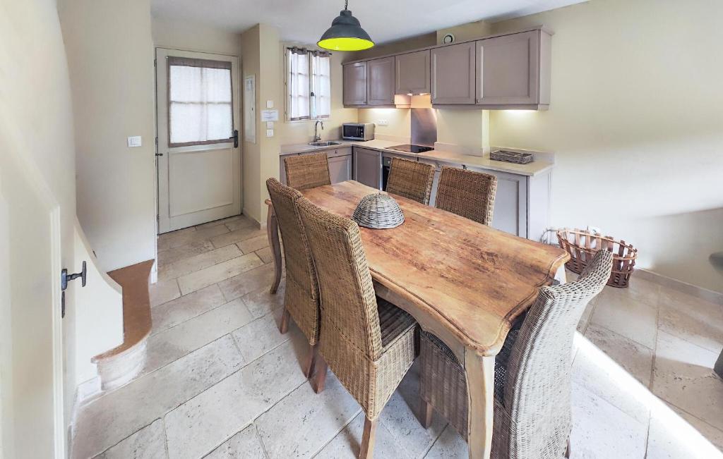 Gorgeous Home In Saint-laurent-de-la-cabrerisse With Kitchen photo 3