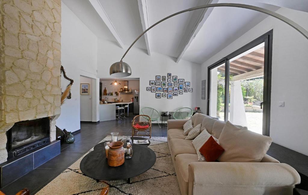 Lovely Home In Pernes-les-fontaines With Wifi photo 2