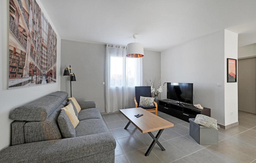Gorgeous Home In Carsan With Wifi photo 4