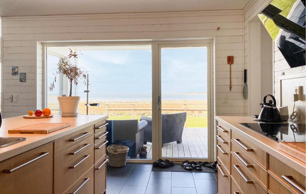3 Bedroom Awesome Home In Varberg photo 4