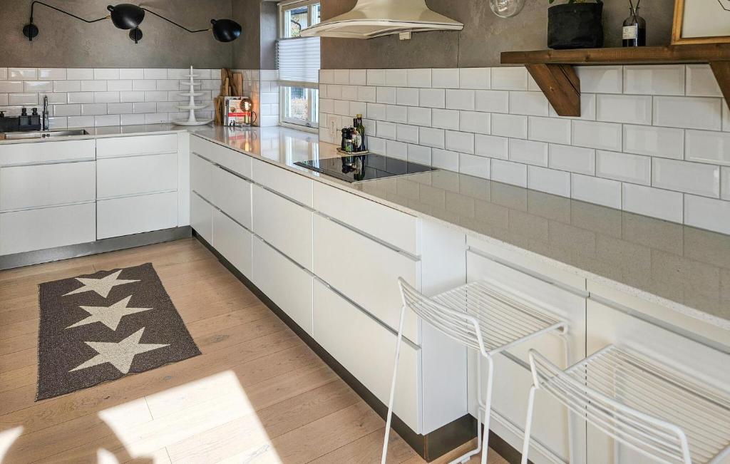 Awesome Home In Sandvika With House A Panoramic View photo 4