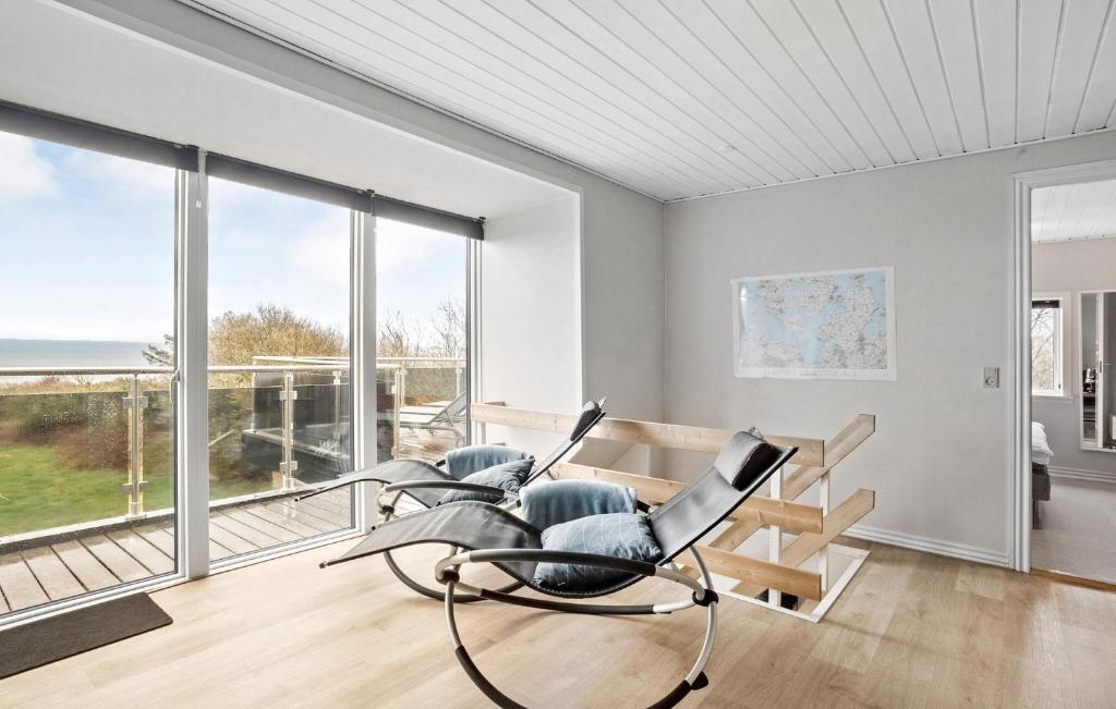 Stunning Home In Spttrup With Wifi photo 3