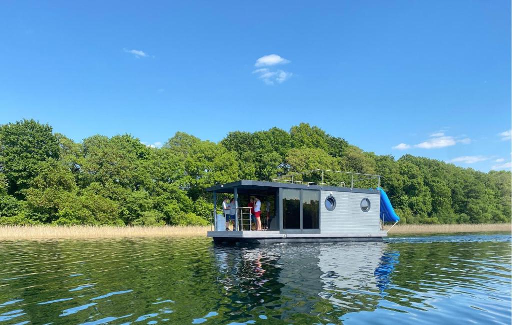 2 Bedroom Nice Ship In Zlocieniec