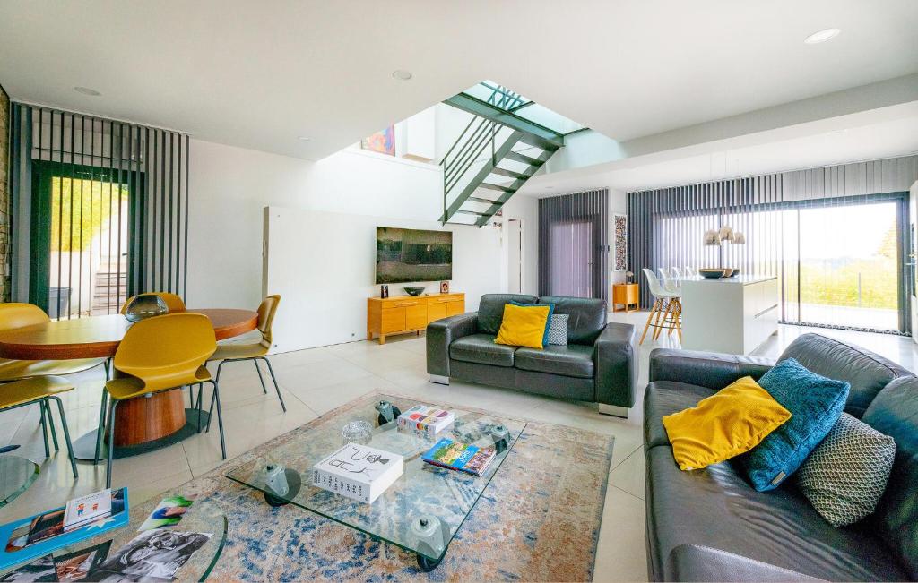 Cozy Home In Allauch With Wifi photo 4