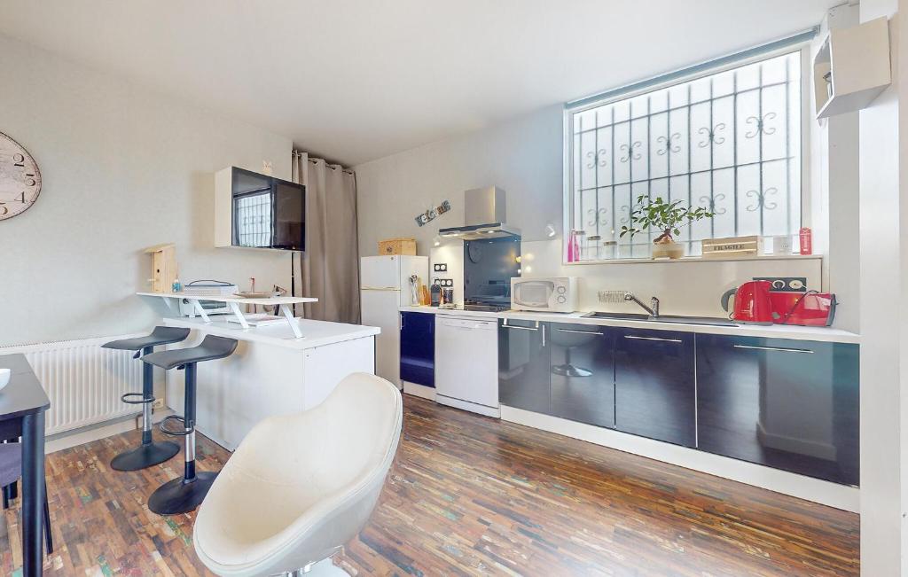 Awesome Apartment In Limoges With Wifi photo 3