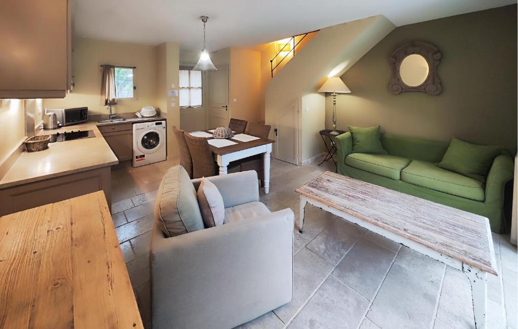 Stunning Home In Saint-laurent-de-la-cabrerisse With Kitchen photo 1