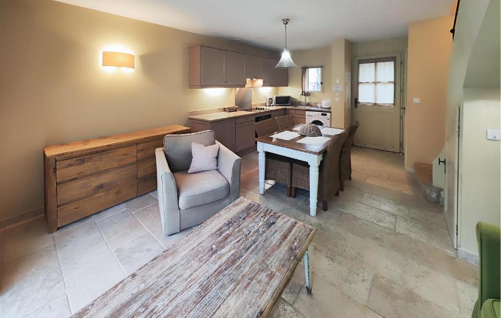 Stunning Home In Saint-laurent-de-la-cabrerisse With Kitchen photo 3