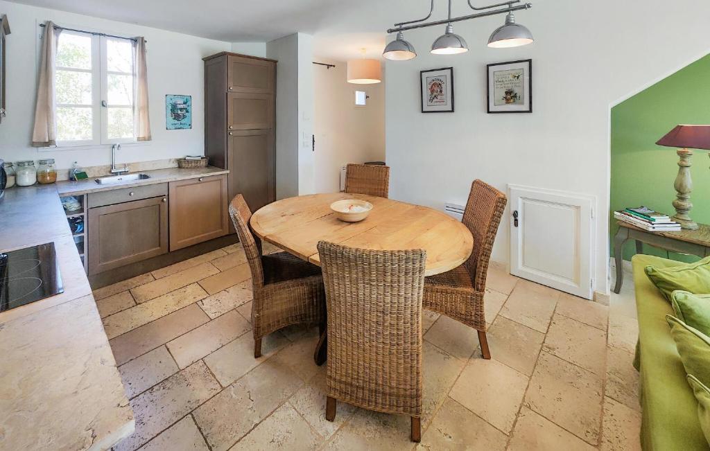Beautiful Home In Saint-laurent-de-la-ca With Wifi photo 4