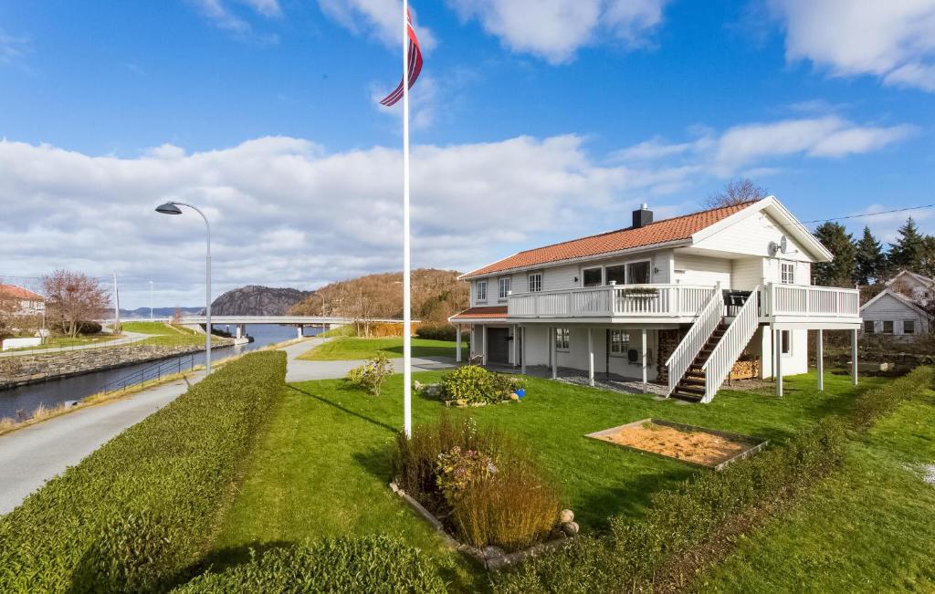 Gorgeous Home In Lindesnes With Kitchen