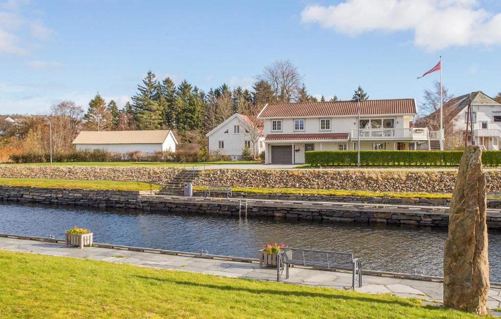 Gorgeous Home In Lindesnes With Kitchen photo 4