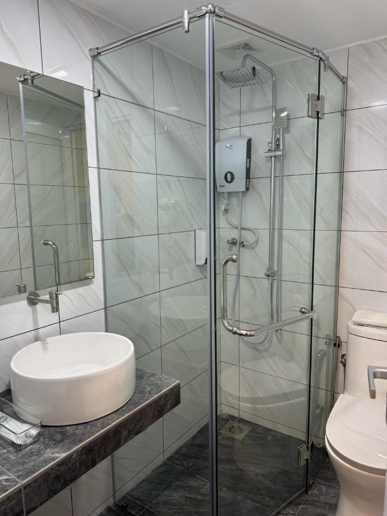 52 The Grace hotel photo 2