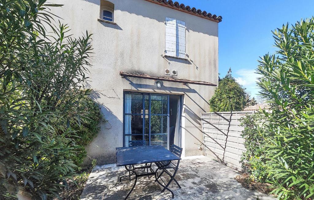 Awesome Home In Saint-laurent-de-la-cabrerisse With Kitchen