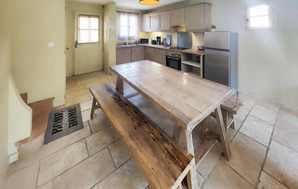 Awesome Home In Saint-laurent-de-la-cabrerisse With Kitchen photo 4