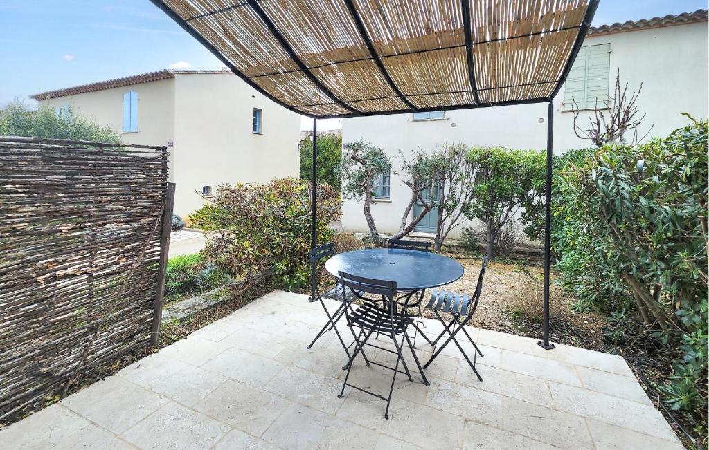 Lovely Home In Saint-laurent-de-la-ca With Kitchen photo 1