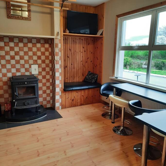 Cheerful three bedroom country cottage photo 2