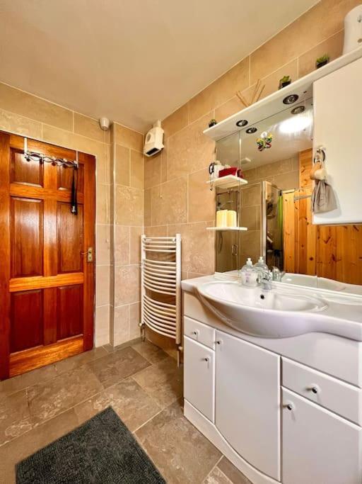 Moate - One Bedroom Self Contained Apartment photo 4