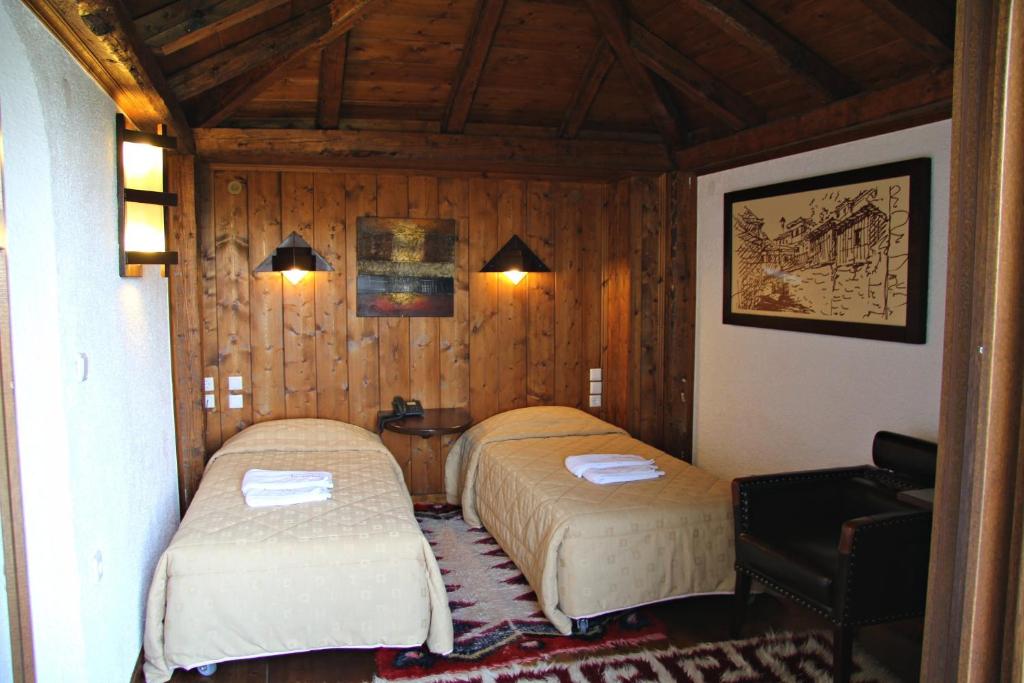 Hotel Taxiarches photo 2